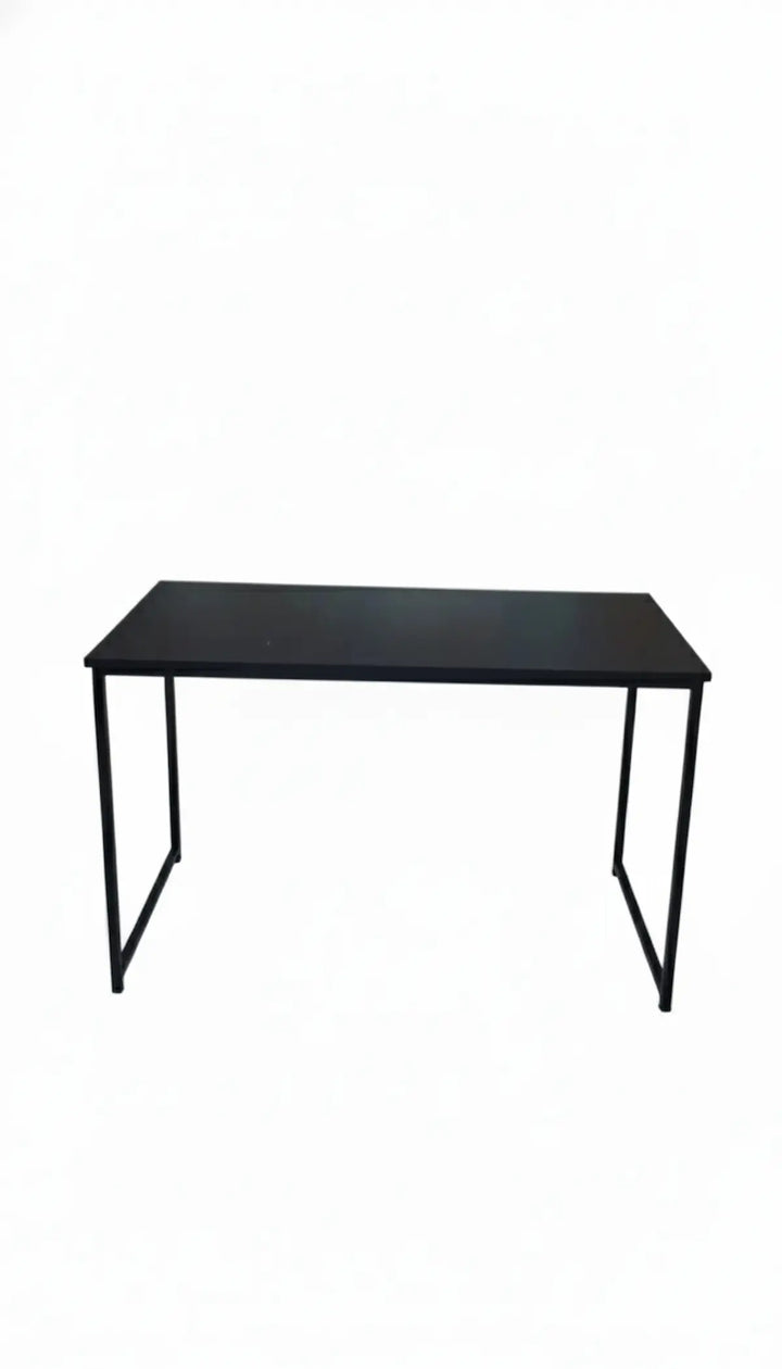 مكتب مودرن بسيط وعملي ،لون اسود