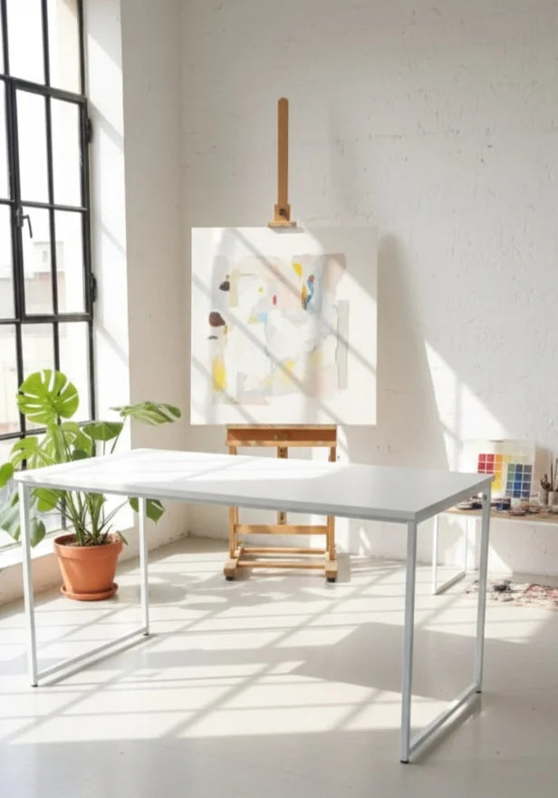 مكتب مودرن ابيض ساده بسيط وعملي .